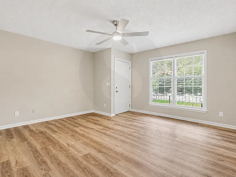 886 Martin Heights Dr #B — Photo 6