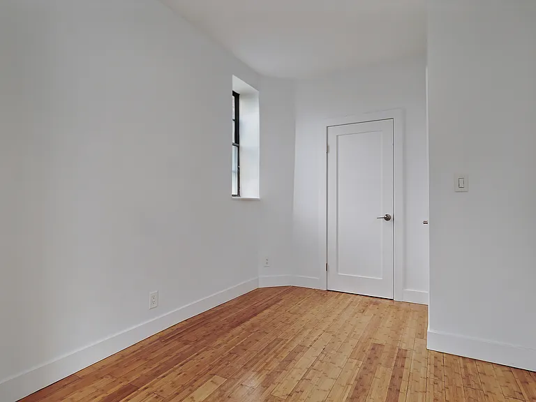 350 W 47th St #Penthouse 5A — Photo 6