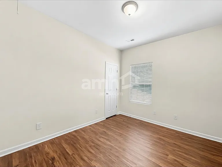 929 Redland Dr — Photo 12
