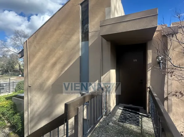 888 Woodside Ln E Unit 12, Sacramento, CA 95825