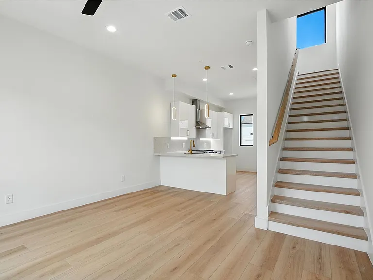 1425 N Garrett Ave #106 — Photo 9