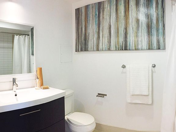 5th image of 3077 N Park Way #1000