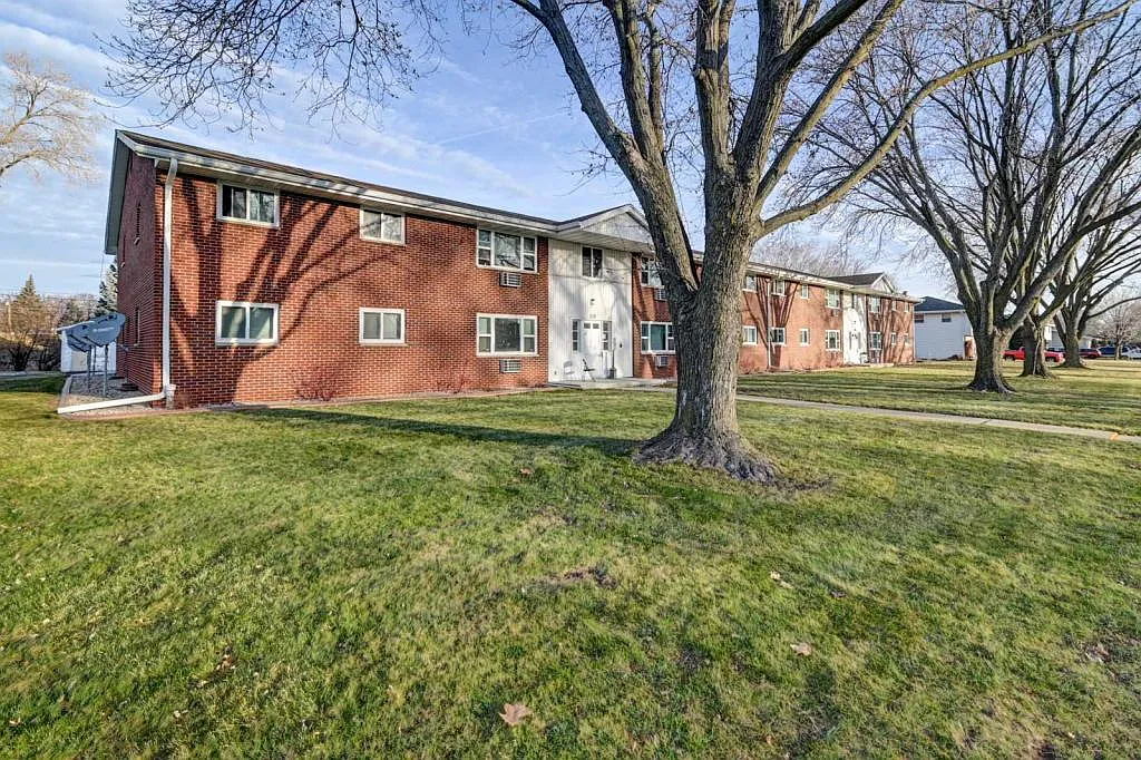 Building Photo - 112 W Klubertanz Dr #2