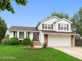 674 Schooner Ln, Elk Grove Village, IL 60007