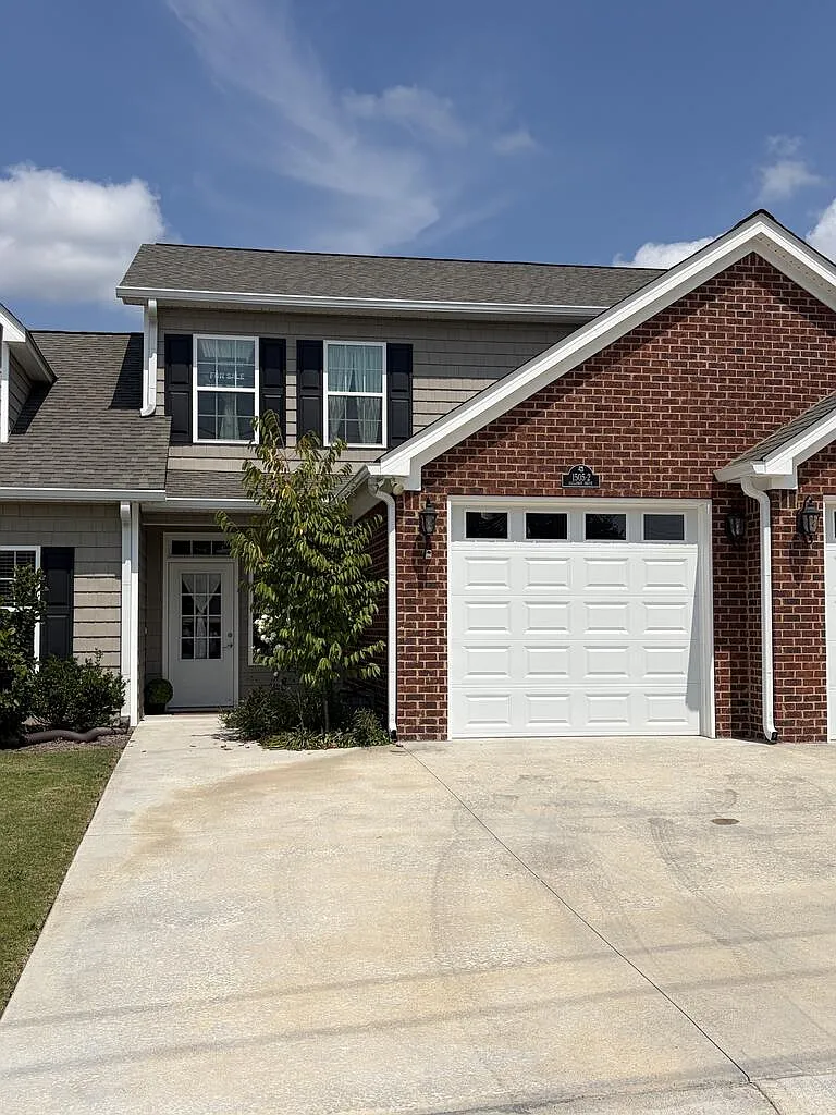 3 bed, $2,000 — Photo 1