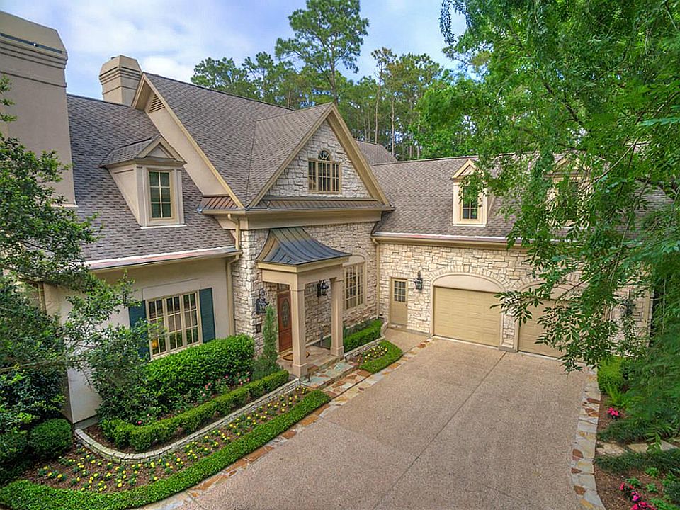 2nd image of 11 Wooded Brook Dr