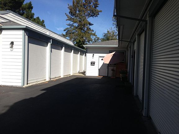 3rd image of 3261 Ash St