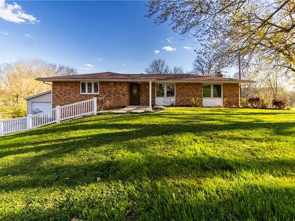 3900 E Hills Dr, Saint Joseph, MO 64503