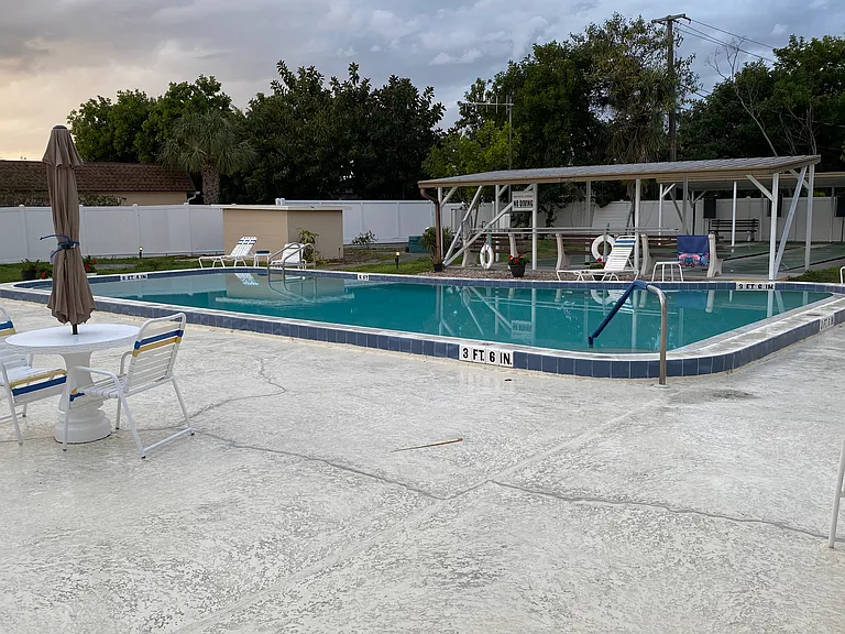 655 Park Cir — Photo 18