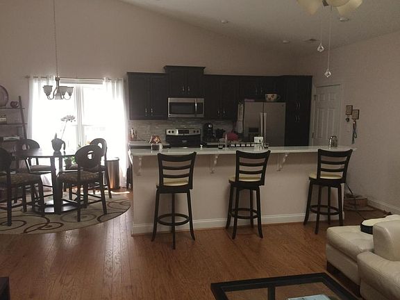 3rd image of 129 Chateau Pl