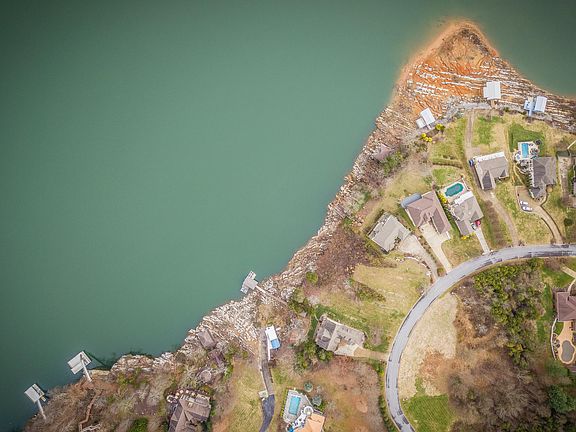 3rd image of 11 Lake Harbor Dr