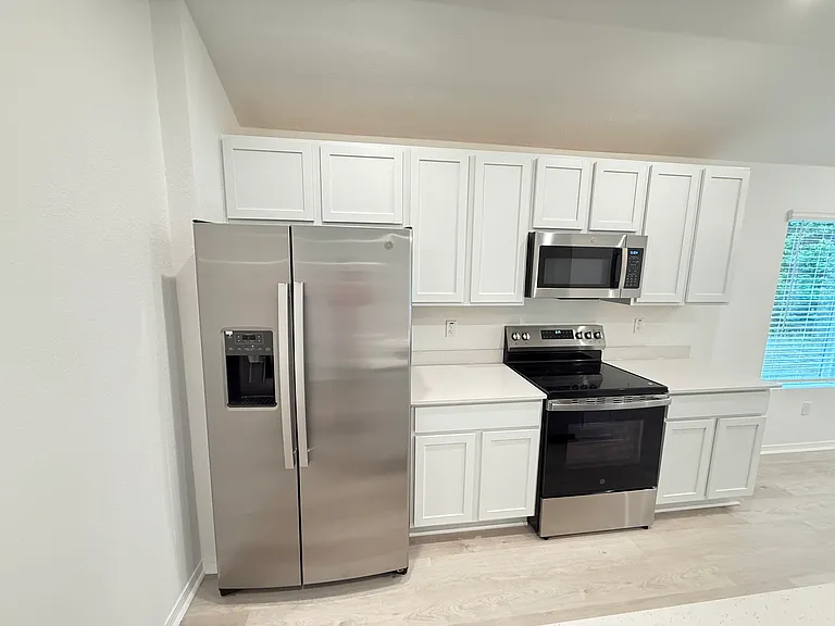 830 Gussy Ln #7 — Photo 4
