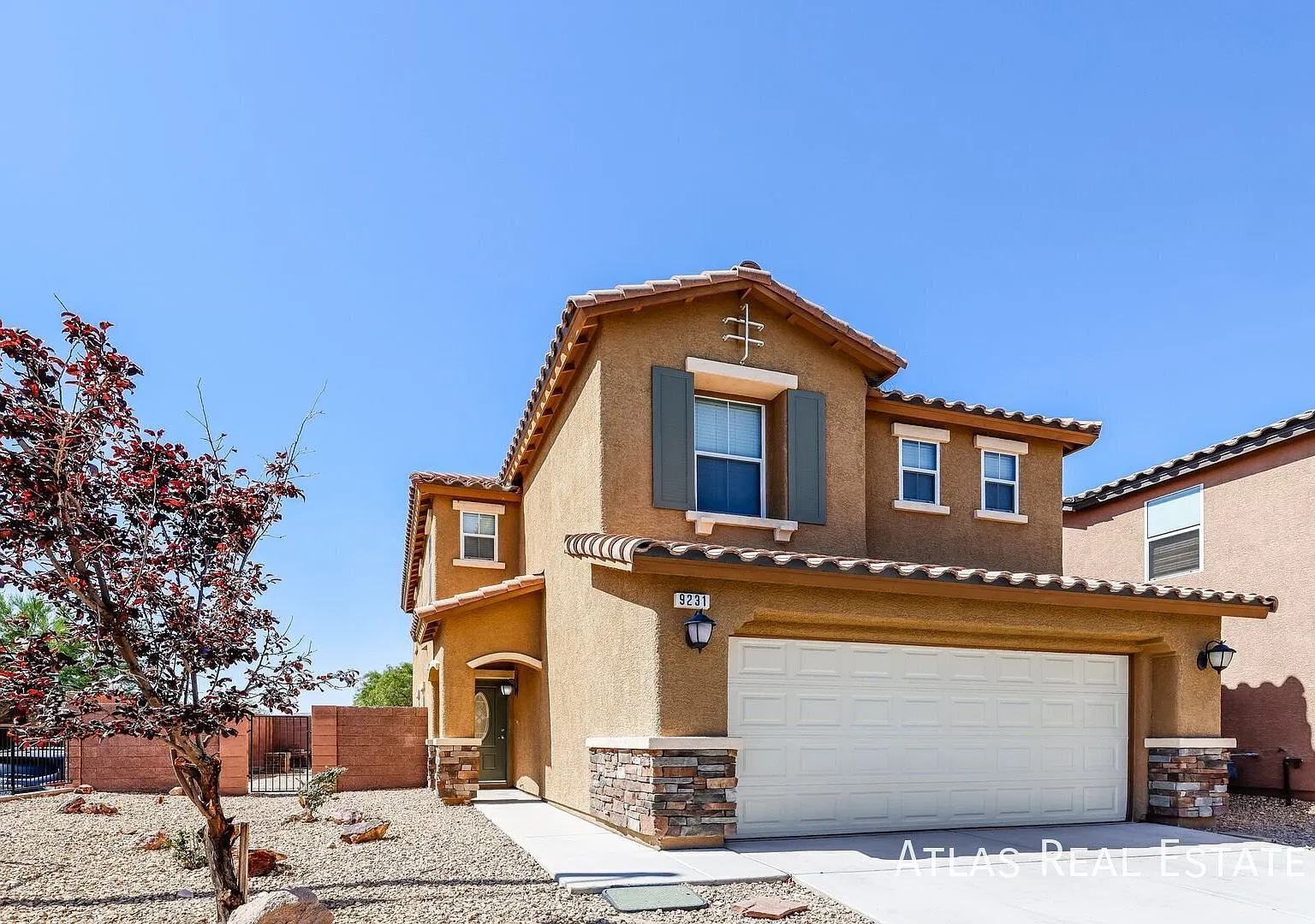 Beautiful 3 Bedroom Home! — Photo 2