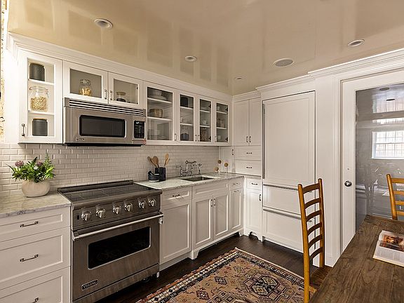 4th image of 53 Horatio St #1/3