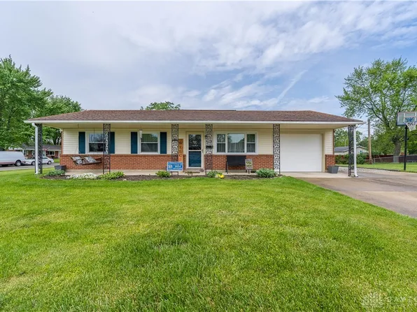 415 Skipper Ct, Englewood, OH 45322