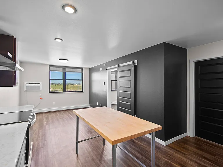 Area 57 Apartments — Photo 4