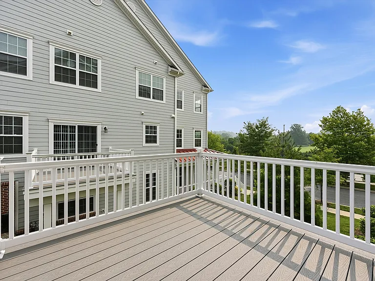160 Shilling Ave — Photo 11