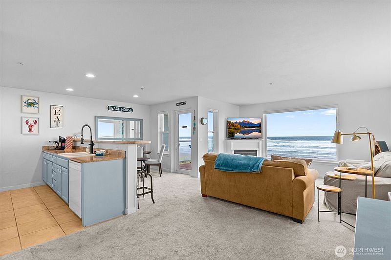 4th image of 1600 W Ocean Avenue #723