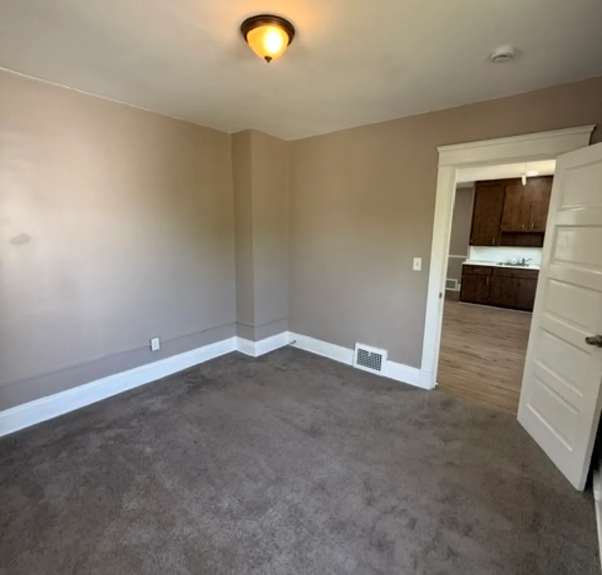 2 bed, 800 sqft, $1,200 — Photo 3