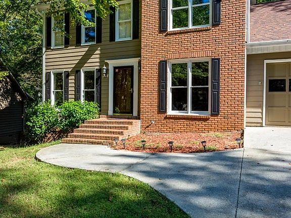 4th image of 3316 Hillside Dr