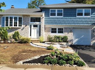 677 Jeffrey Dr, Baldwin, NY 11510