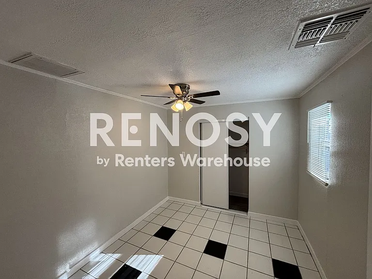2818 W Heatherbrae Dr — Photo 12