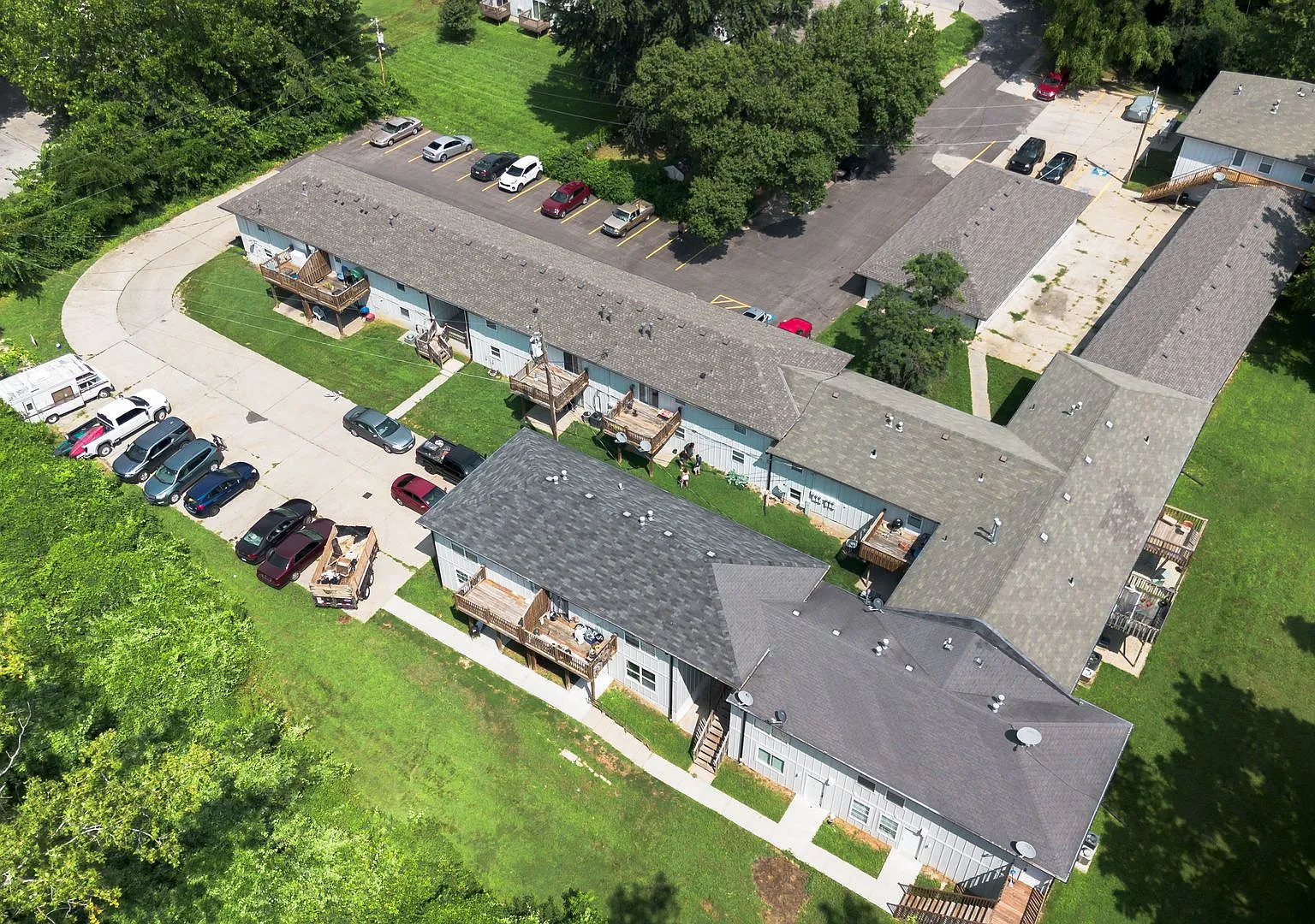 Creekside Apartments — Photo 4