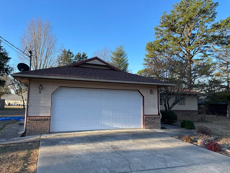 3 Westbury Dr — Photo 2