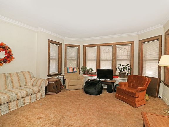 2nd image of 5818 N Fairfield Ave