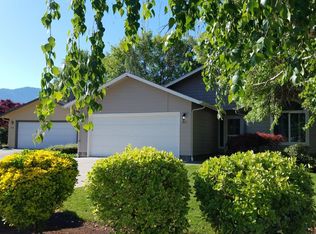 847 Golden Park Dr, Grants Pass, OR 97527