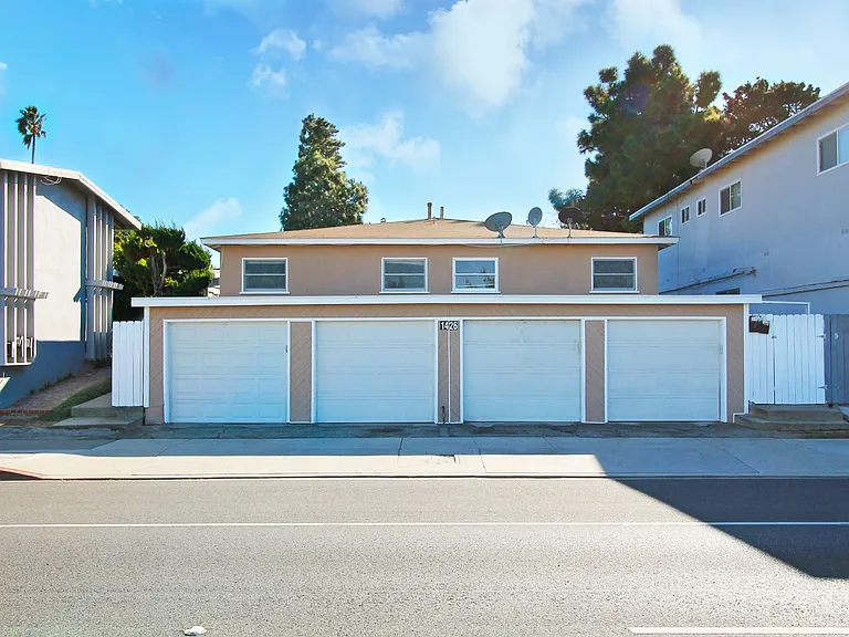 1426 Manhattan Bch Blvd — Photo 1