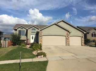 1004 N Mossy Oak Ave, Sioux Falls, SD 57103