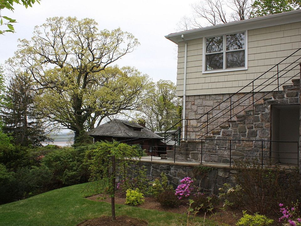 Front of house with Panaromic River Views