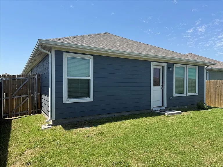 6533 Middlebury Dr — Photo 23