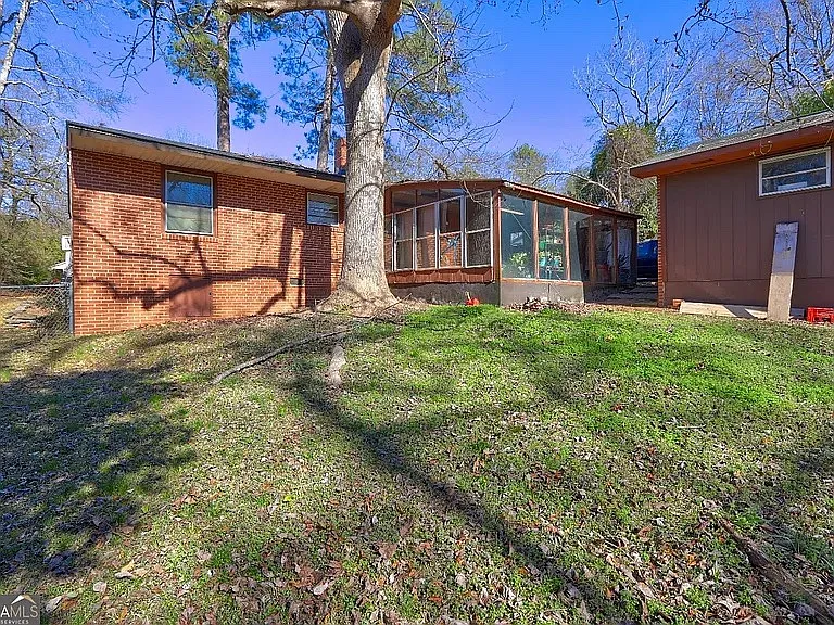 2918 Emerson Cir — Photo 1