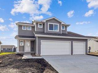 2009 White Oak Ln, Granger, IA 50109