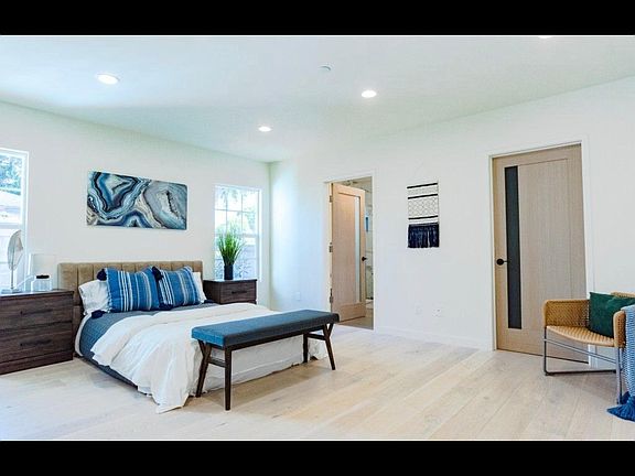 5th image of 1901 N Hollywood Way #A