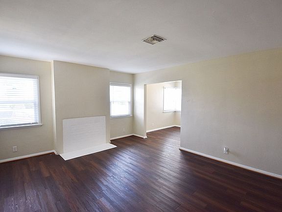 4th image of 15015 Bassett St
