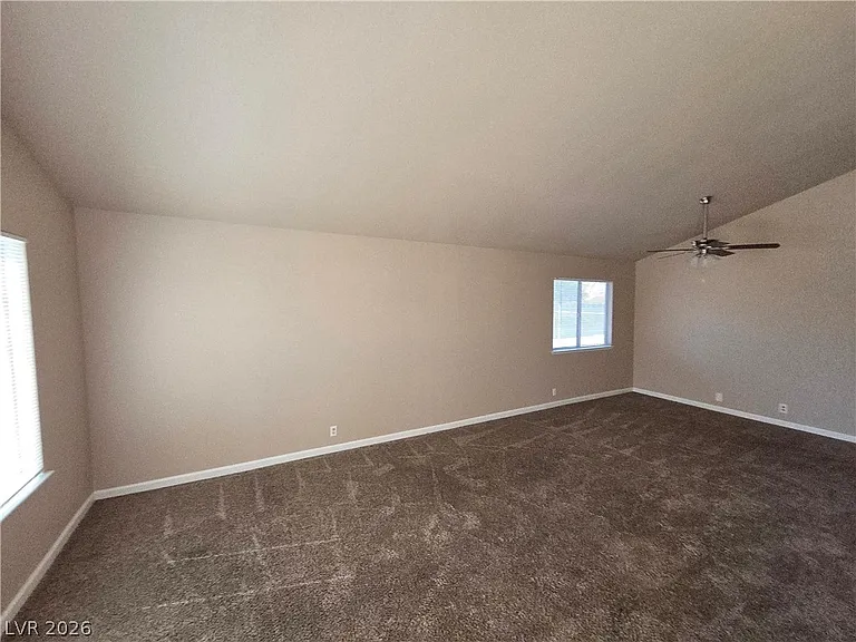 1745 Mount Hood St — Photo 5
