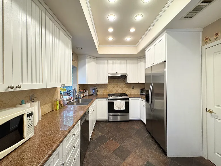 1812 Fox Springs Cir — Photo 10