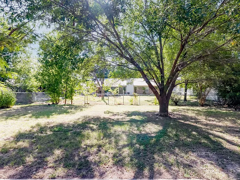 2404 Andover Dr — Photo 26