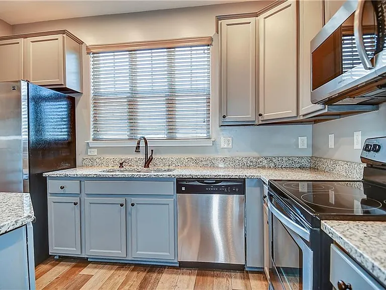 624 Foster Ln — Photo 9