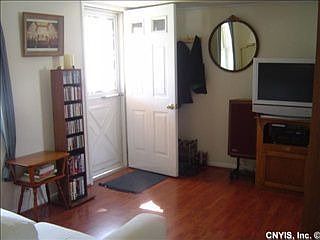 4th image of 219 Germania Ave
