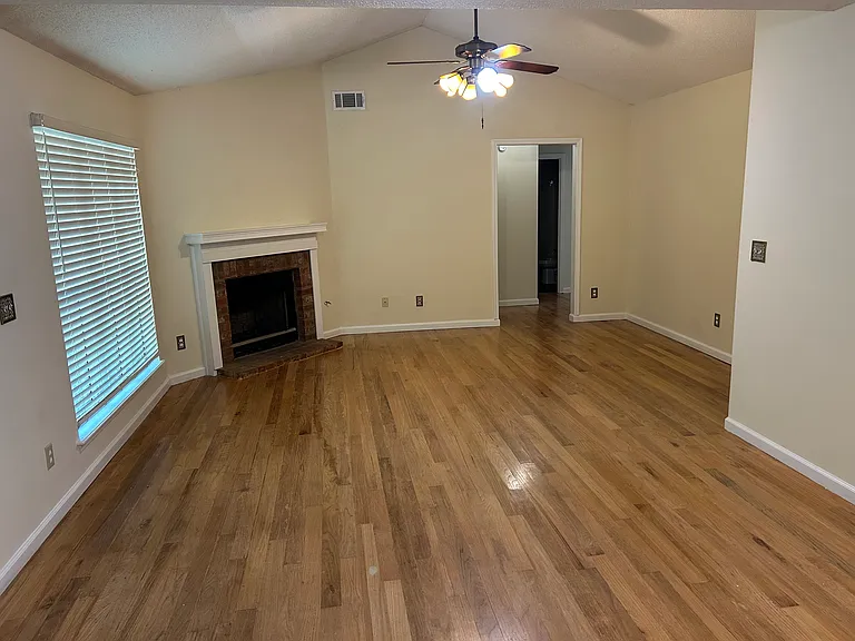 4043 Sharon Woods Dr — Photo 4