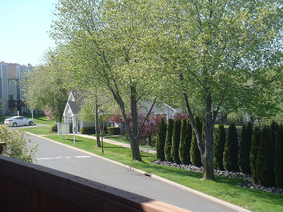 2nd image of 137 Windward Dr