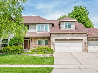 677 Waterbury Dr, Aurora, IL