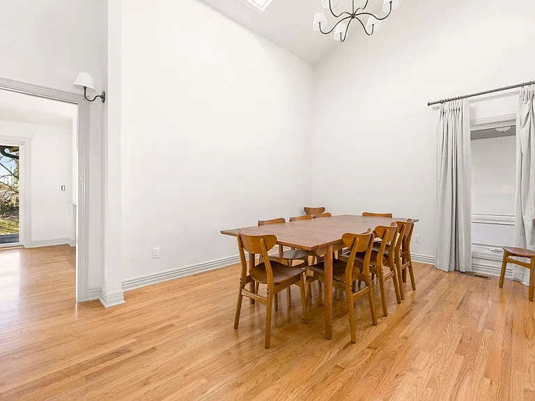 NW D St — Photo 12