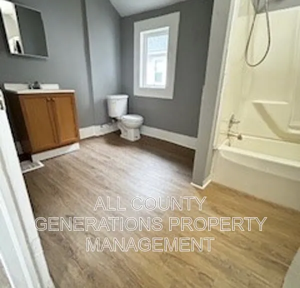 778 Yale St — Photo 5