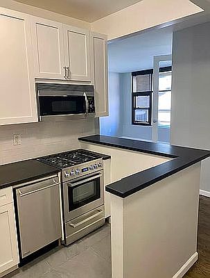 3rd image of 120 W 23rd St APT 6C