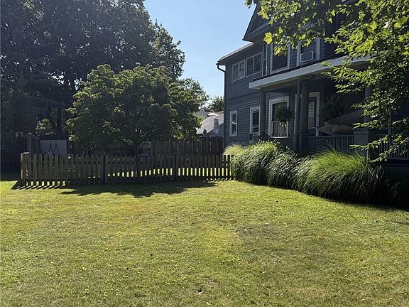 3rd image of 959 Davis St